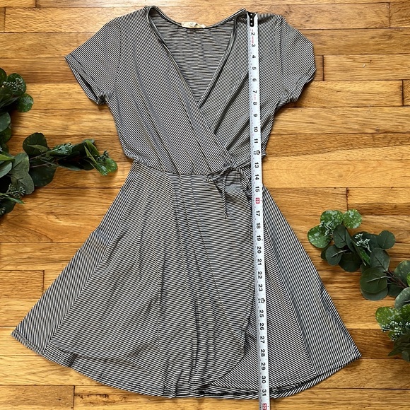 Rolla Coster Striped Faux Wrap Dress Size Medium - Picture 4 of 9
